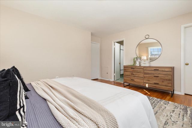 5105 HOLDEN ST, Fairfax, VA 22032