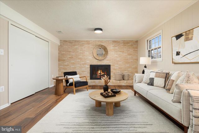 5105 HOLDEN ST, Fairfax, VA 22032