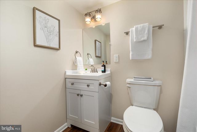 5105 HOLDEN ST, Fairfax, VA 22032