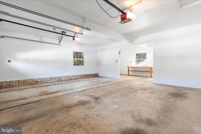 5105 HOLDEN ST, Fairfax, VA 22032