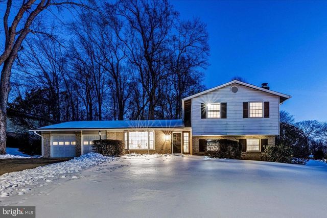 5105 HOLDEN ST, Fairfax, VA 22032