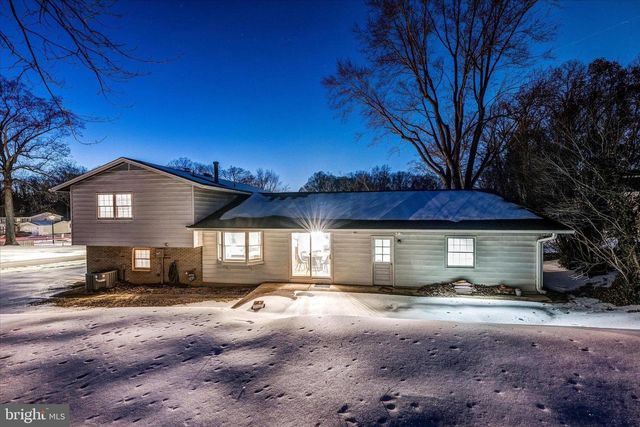 5105 HOLDEN ST, Fairfax, VA 22032