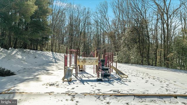 5105 HOLDEN ST, Fairfax, VA 22032