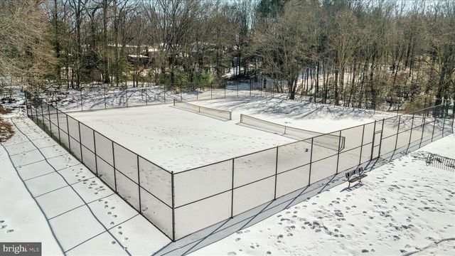 5105 HOLDEN ST, Fairfax, VA 22032