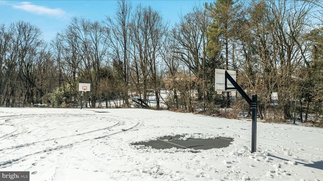 5105 HOLDEN ST, Fairfax, VA 22032