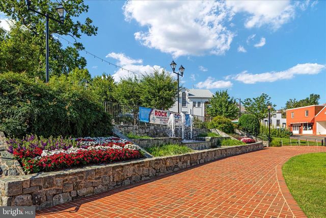 5105 HOLDEN ST, Fairfax, VA 22032