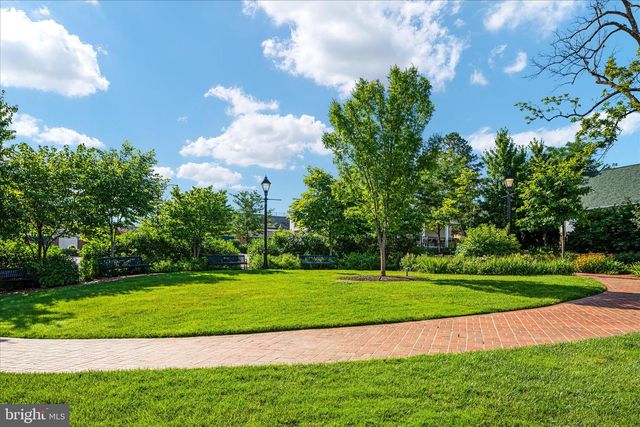 5105 HOLDEN ST, Fairfax, VA 22032