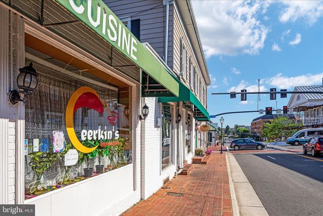 5105 HOLDEN ST, Fairfax, VA 22032