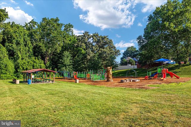 5105 HOLDEN ST, Fairfax, VA 22032