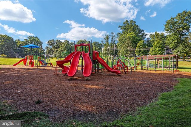 5105 HOLDEN ST, Fairfax, VA 22032