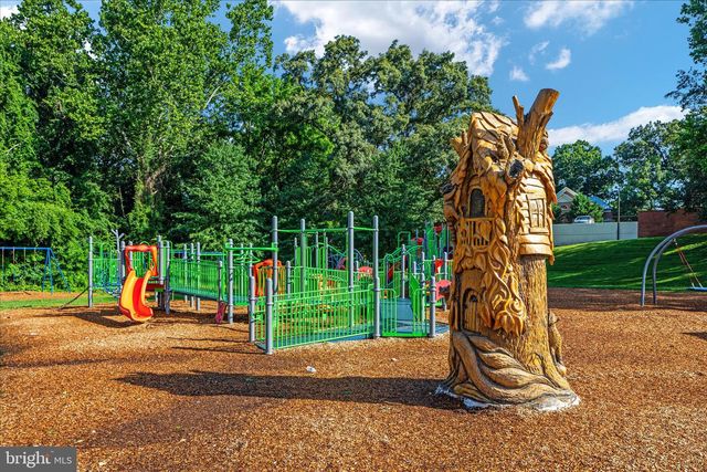 5105 HOLDEN ST, Fairfax, VA 22032