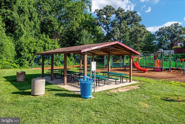 5105 HOLDEN ST, Fairfax, VA 22032