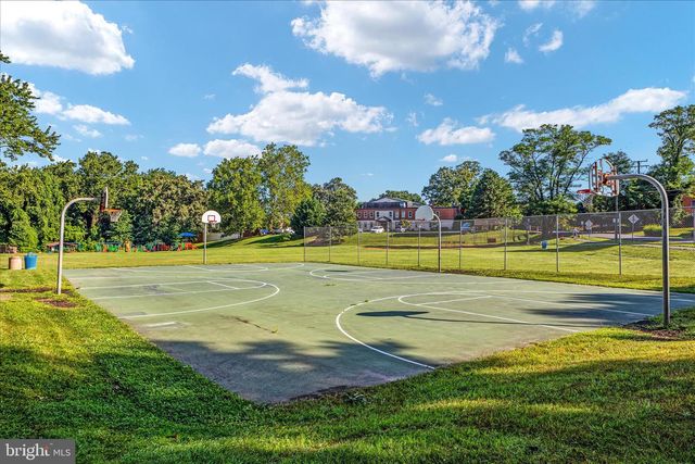 5105 HOLDEN ST, Fairfax, VA 22032