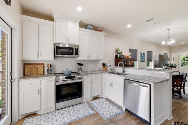 306 Bradford St, Arp, TX 75750