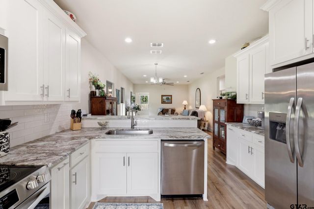 306 Bradford St, Arp, TX 75750