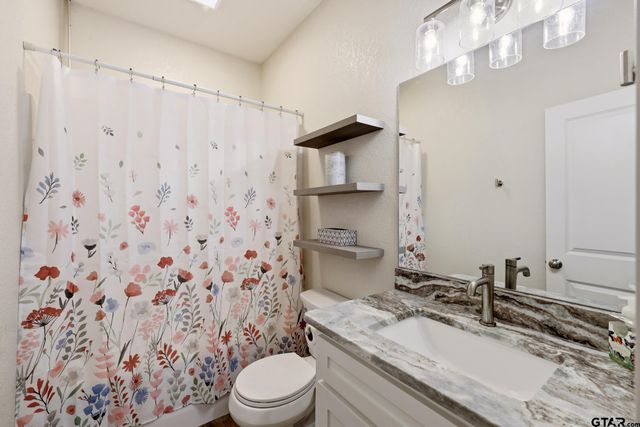306 Bradford St, Arp, TX 75750