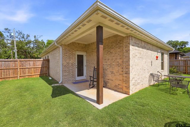 306 Bradford St, Arp, TX 75750