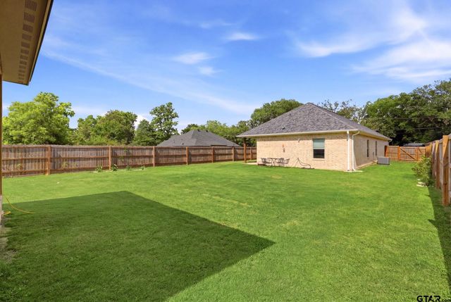 306 Bradford St, Arp, TX 75750