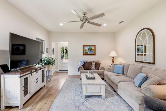 306 Bradford St, Arp, TX 75750