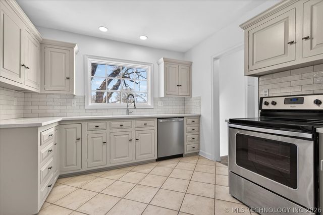 1417 Hillcrest Drive, Bartlesville, OK 74003