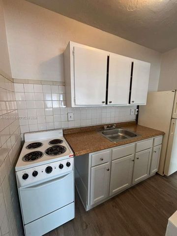 301 Sharar Ave 4, Opa-locka, FL 33054