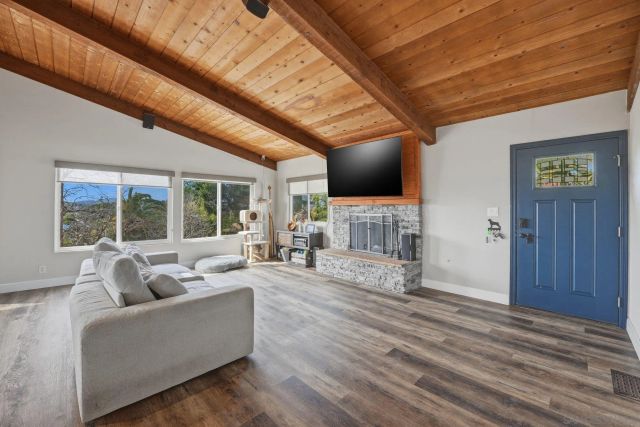 1761 Country Ln, Escondido, CA 92025