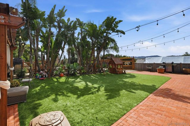 1761 Country Ln, Escondido, CA 92025