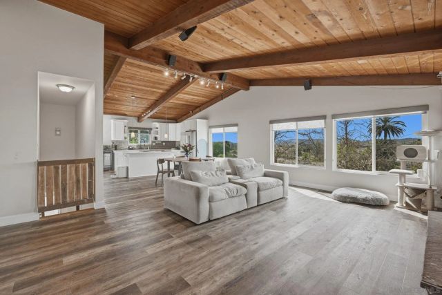 1761 Country Ln, Escondido, CA 92025