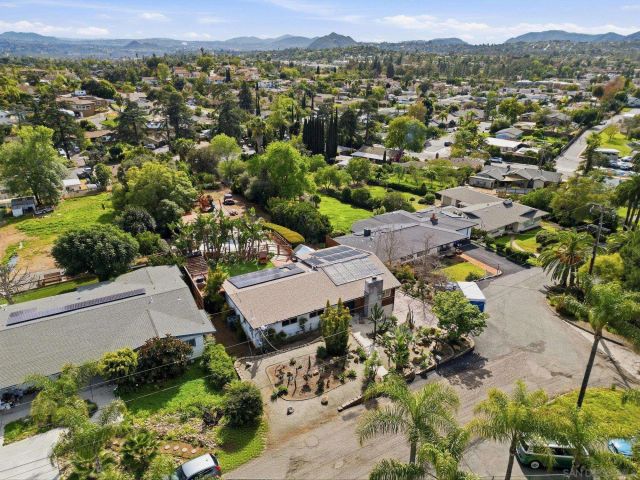 1761 Country Ln, Escondido, CA 92025