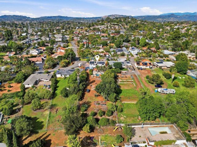 1761 Country Ln, Escondido, CA 92025