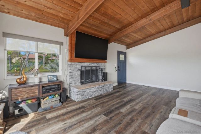 1761 Country Ln, Escondido, CA 92025