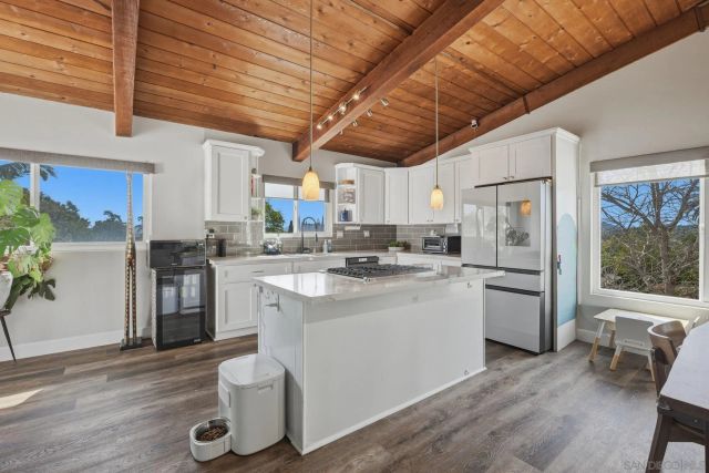 1761 Country Ln, Escondido, CA 92025