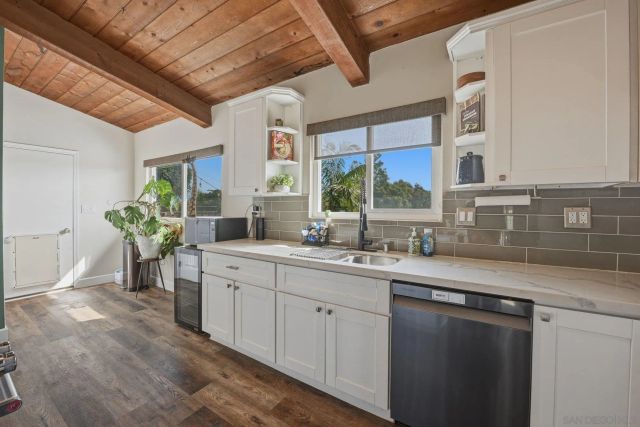 1761 Country Ln, Escondido, CA 92025