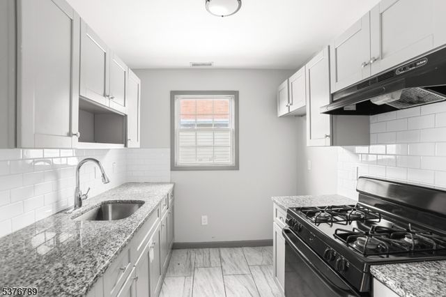 666 S 15Th St, Newark City, NJ 07103