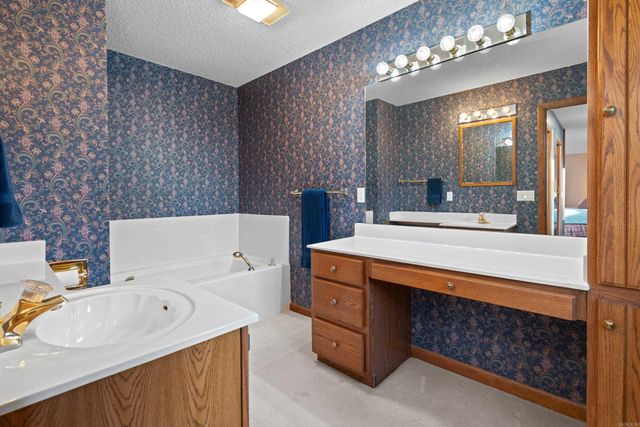 18 Lindura Way, Hot Springs Village, AR 71909