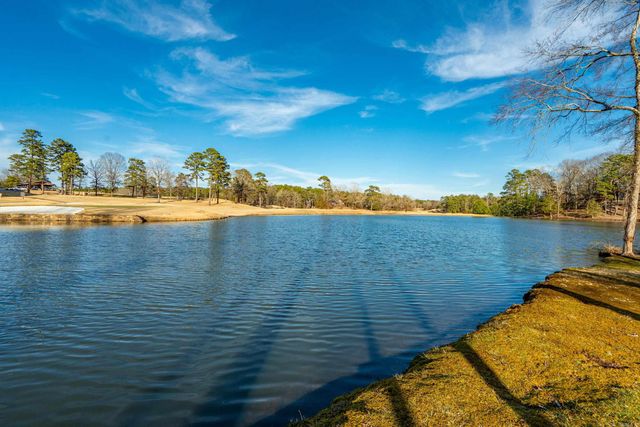 18 Lindura Way, Hot Springs Village, AR 71909