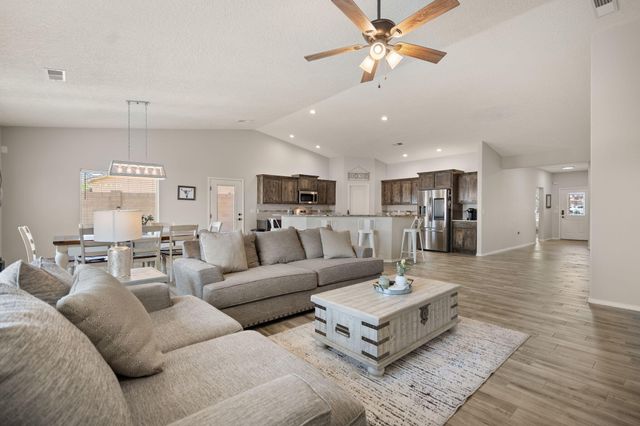 940 Firewheel Loop SW, Los Lunas, NM 87031