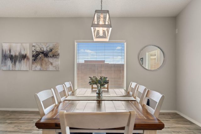 940 Firewheel Loop SW, Los Lunas, NM 87031