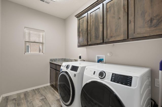 940 Firewheel Loop SW, Los Lunas, NM 87031