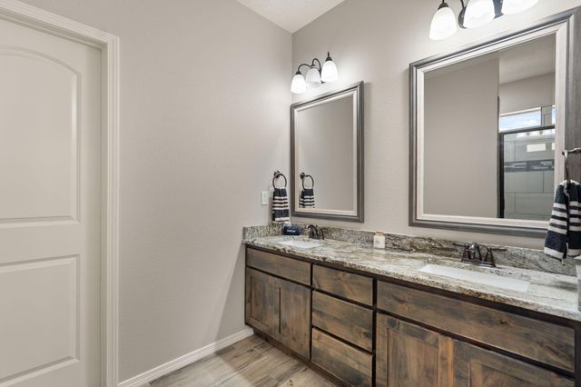 940 Firewheel Loop SW, Los Lunas, NM 87031