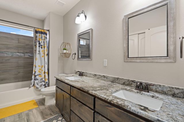 940 Firewheel Loop SW, Los Lunas, NM 87031