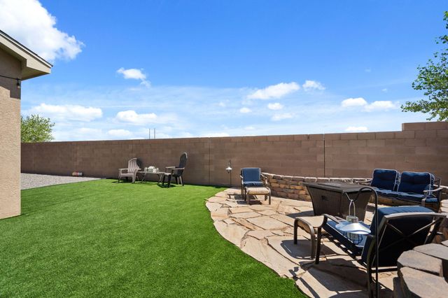 940 Firewheel Loop SW, Los Lunas, NM 87031