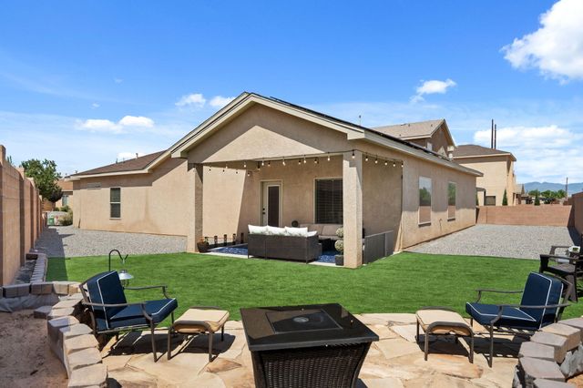 940 Firewheel Loop SW, Los Lunas, NM 87031