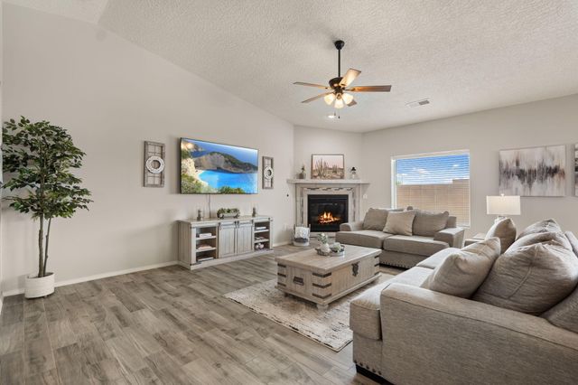 940 Firewheel Loop SW, Los Lunas, NM 87031
