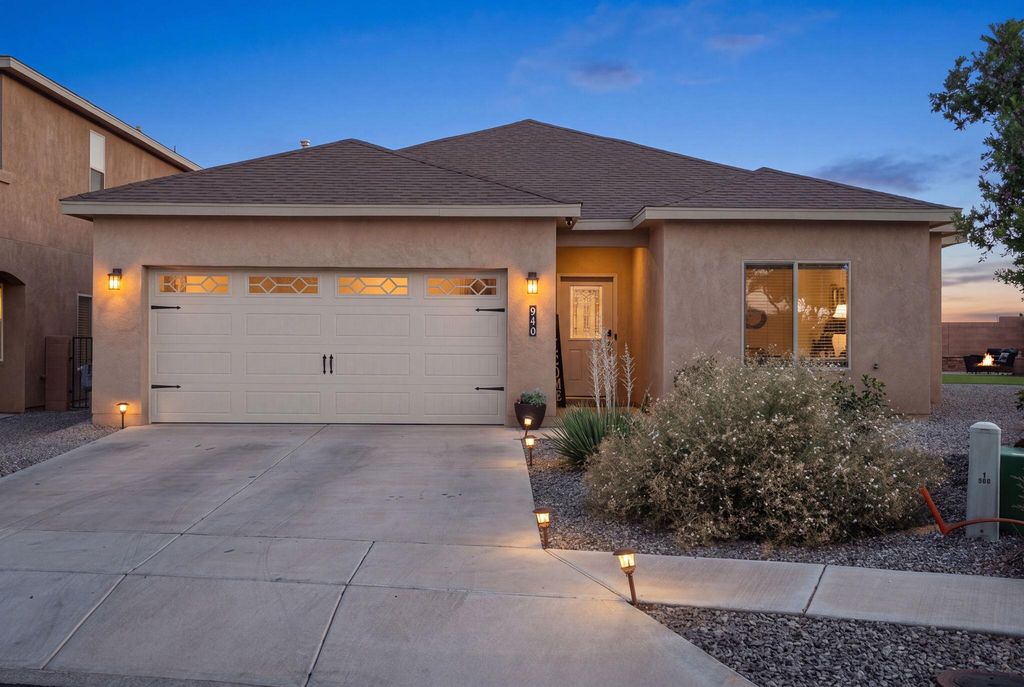 940 Firewheel Loop SW, Los Lunas, NM 87031