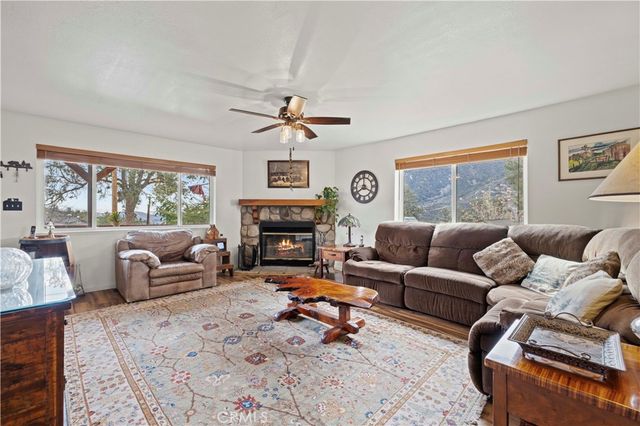 921 Piru Way, Frazier Park, CA 93225