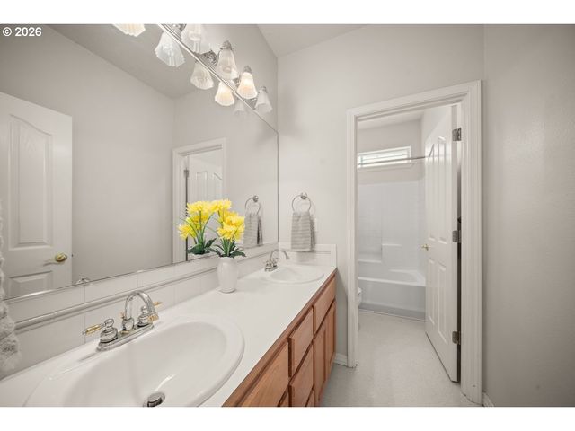 15830 Se HENDERSON Way, Portland, OR 97236