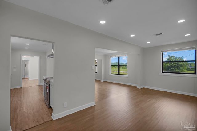 1301 W Lee St, Pensacola, FL 32501