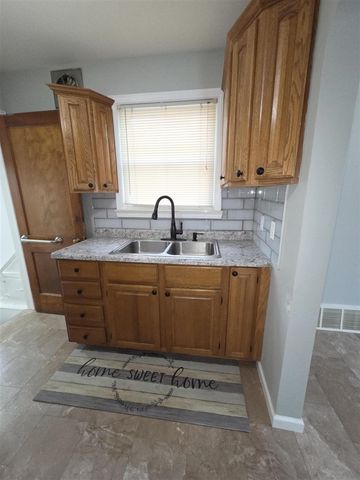 26722 W Chicago, Redford, MI 48239