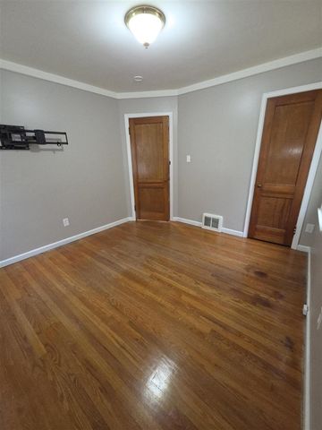 26722 W Chicago, Redford, MI 48239